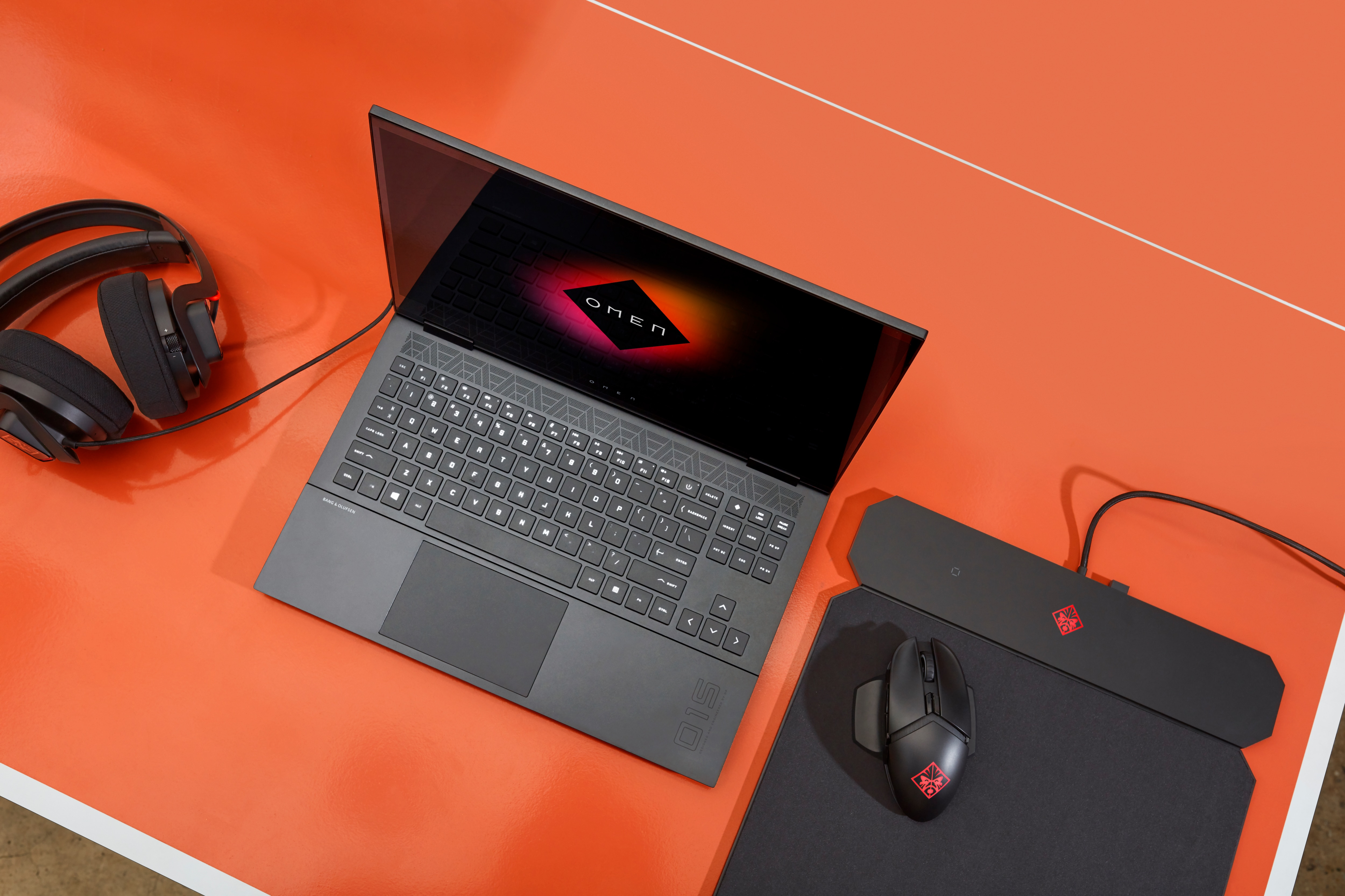 HP OMEN 15-en0300ng - 15,6 Zoll - AMD Ryzen™ 7 4800H - 8 GB - 512 GB - NVIDIA GeForce RTX™ 2060 - Windows 10 Home (64 Bit)