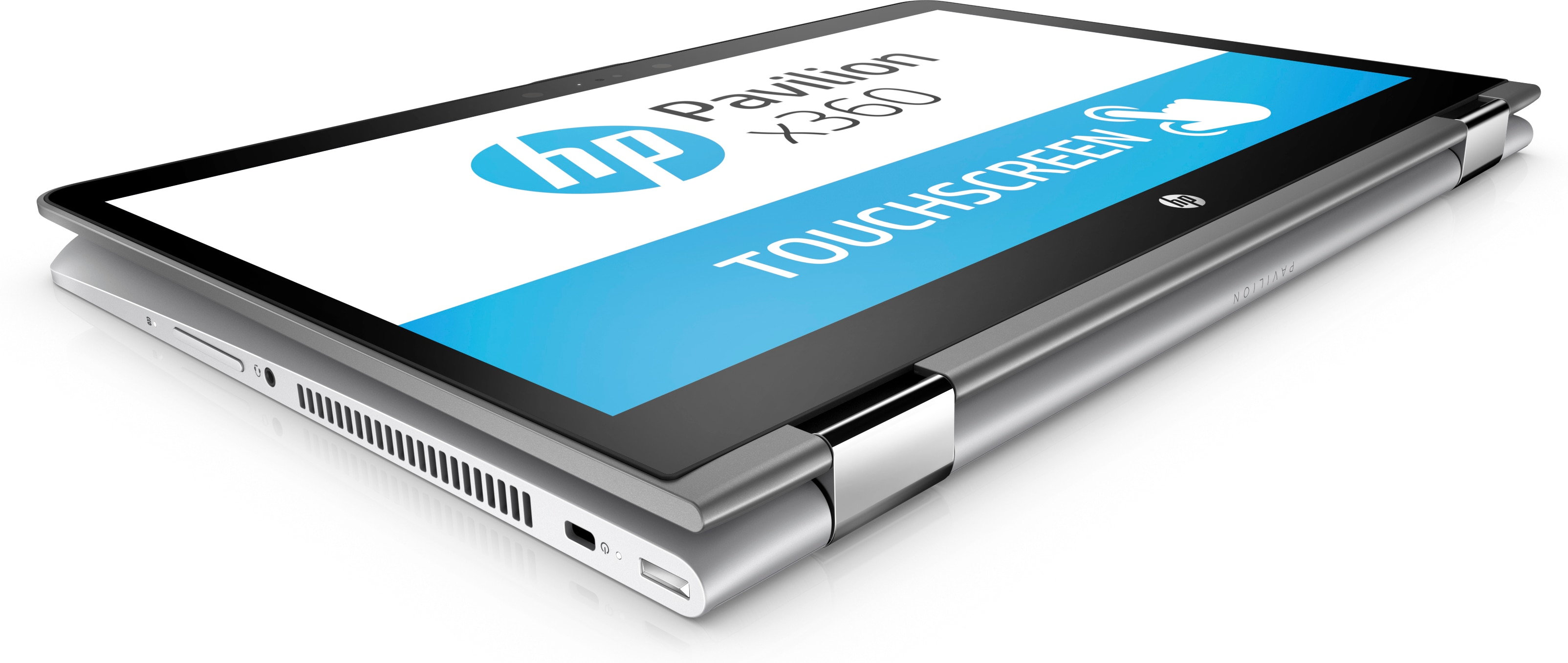Ein HP Pavilion x360 Laptop im Zeltmodus auf weißem Grund, mit HP-Logo und Touchscreen-Text auf dem Bildschirm.