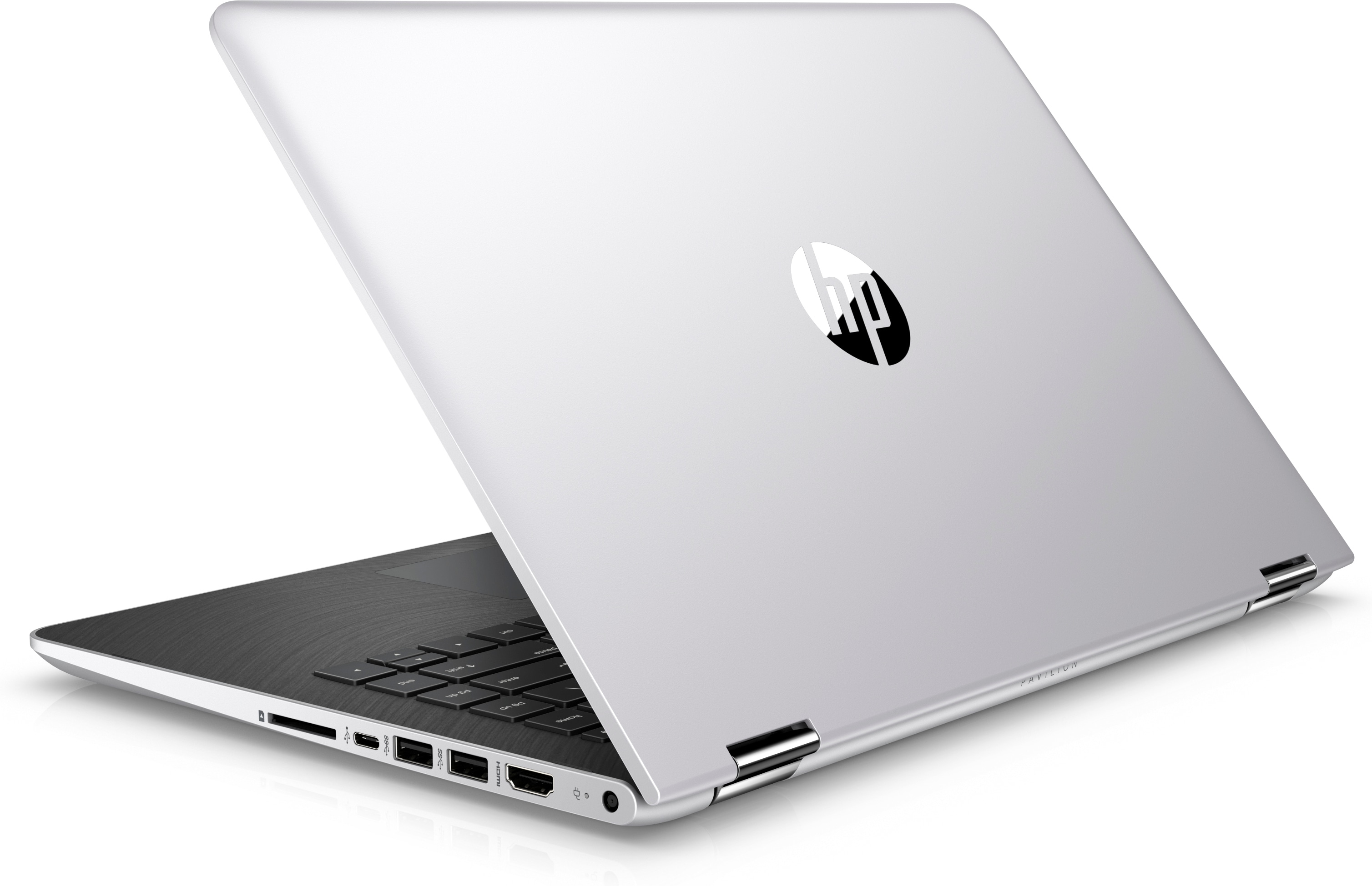 Silberner HP Pavilion Laptop mit schwarzer Tastatur auf weißem Hintergrund.