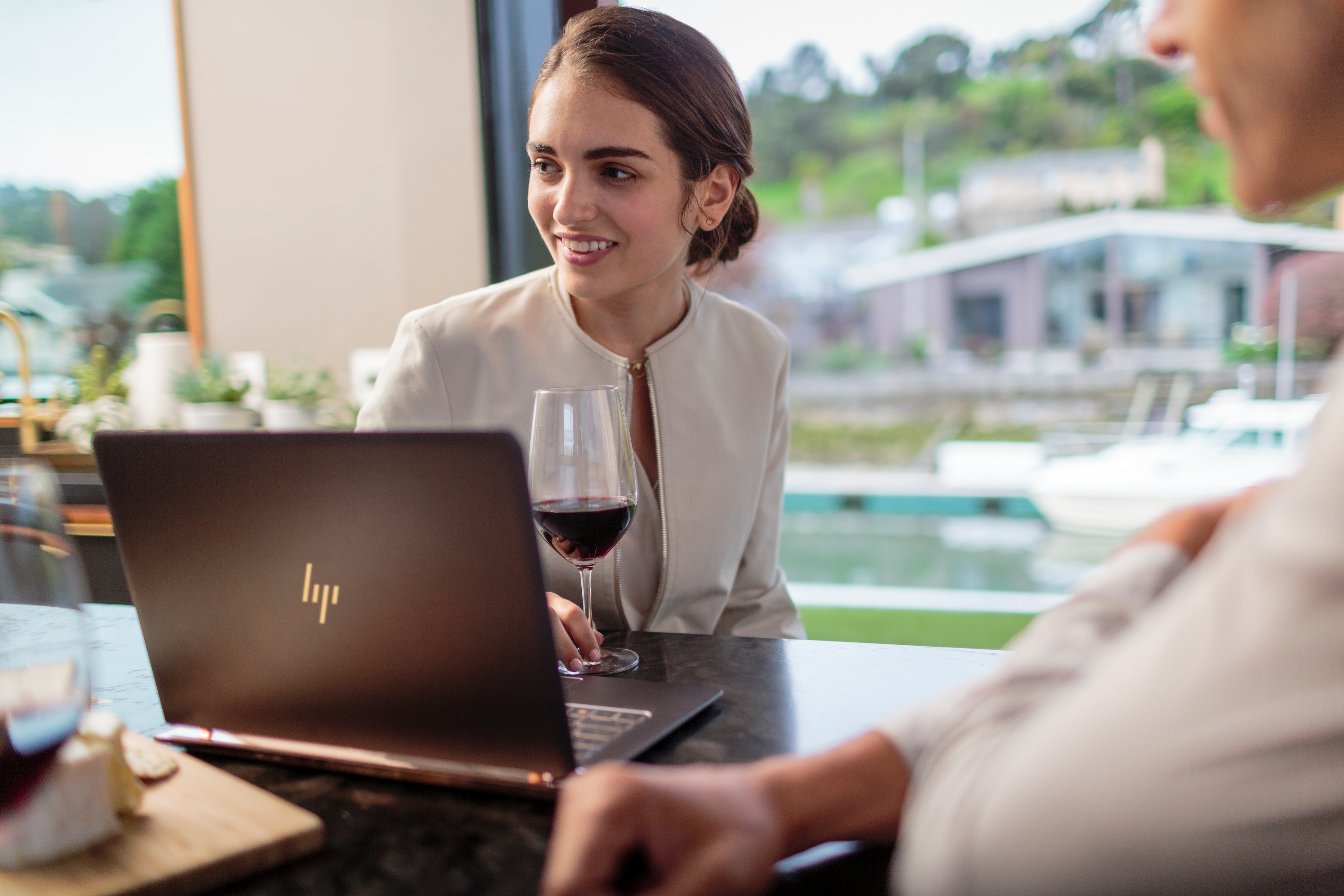 HP Spectre 13-v030ng  - 13,3 Zoll - Intel® Core™ i7 i7-6500U - 8 GB - 512 GB - Intel® HD 520 - Windows 10 Home (64 Bit)