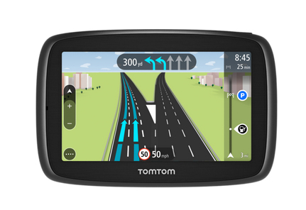 Ein TomTom GPS-Gerät, das eine Navigationskarte mit Route und Geschwindigkeitsbegrenzung anzeigt.