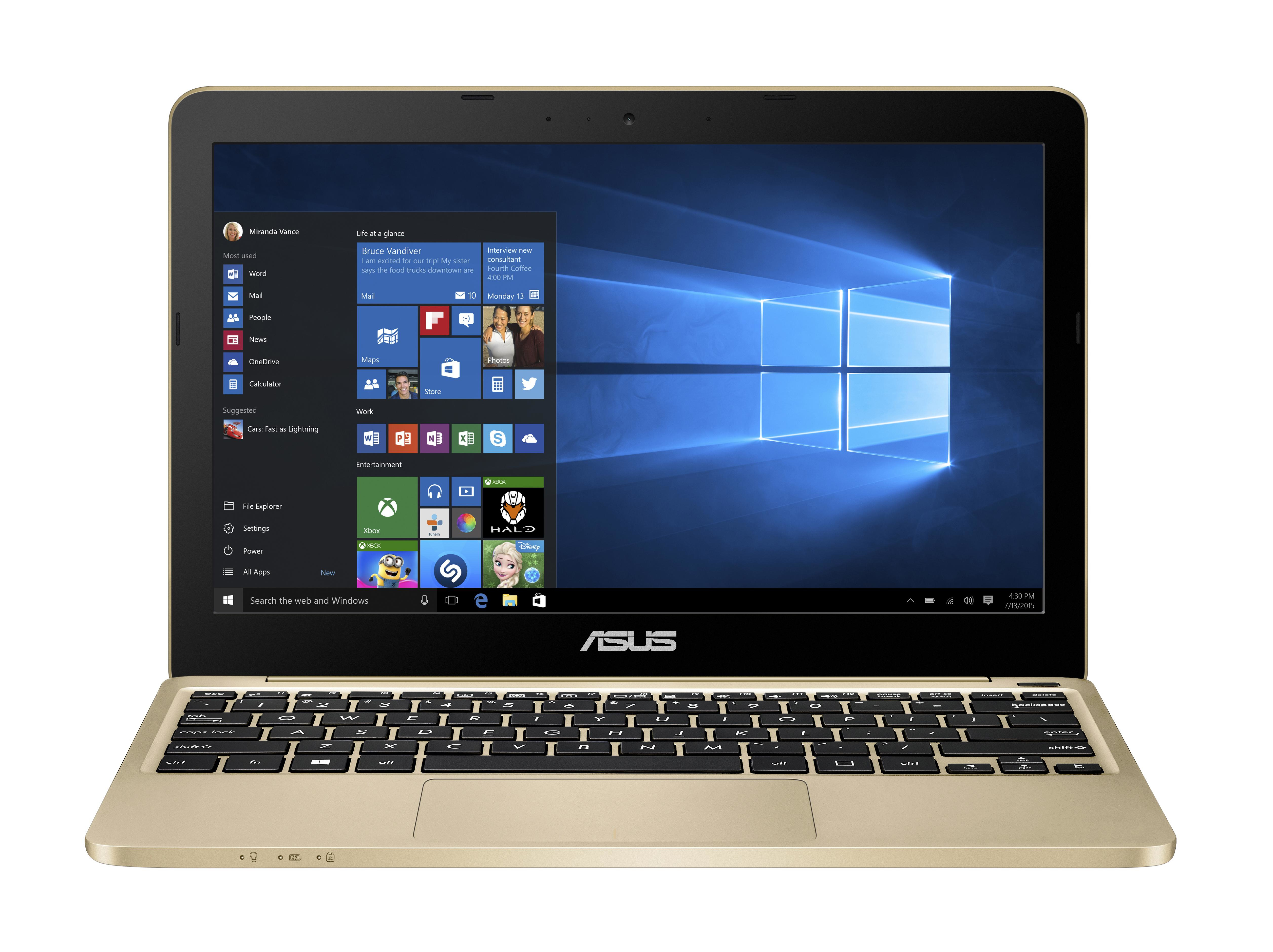 Ein goldener Asus Laptop zeigt den Windows Startbildschirm mit Kacheln.