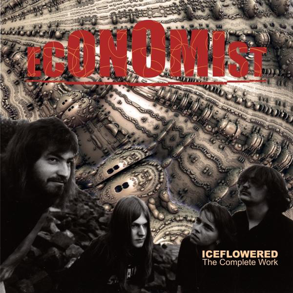 Albumcover mit Bandmitgliedern und einem komplexen, strukturierten Hintergrund.