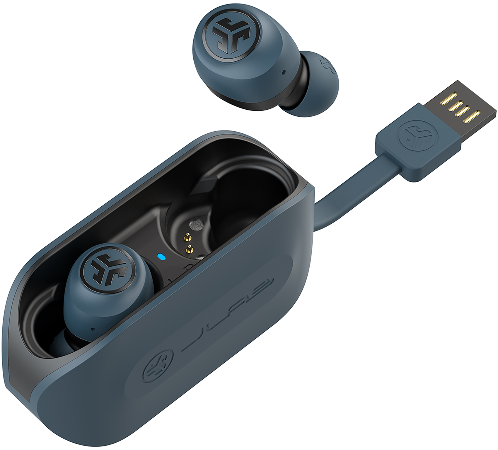 Draadloze oortelefoons met oplaadcase en USB-connector. Donkerblauwe kleur. Witte achtergrond.
