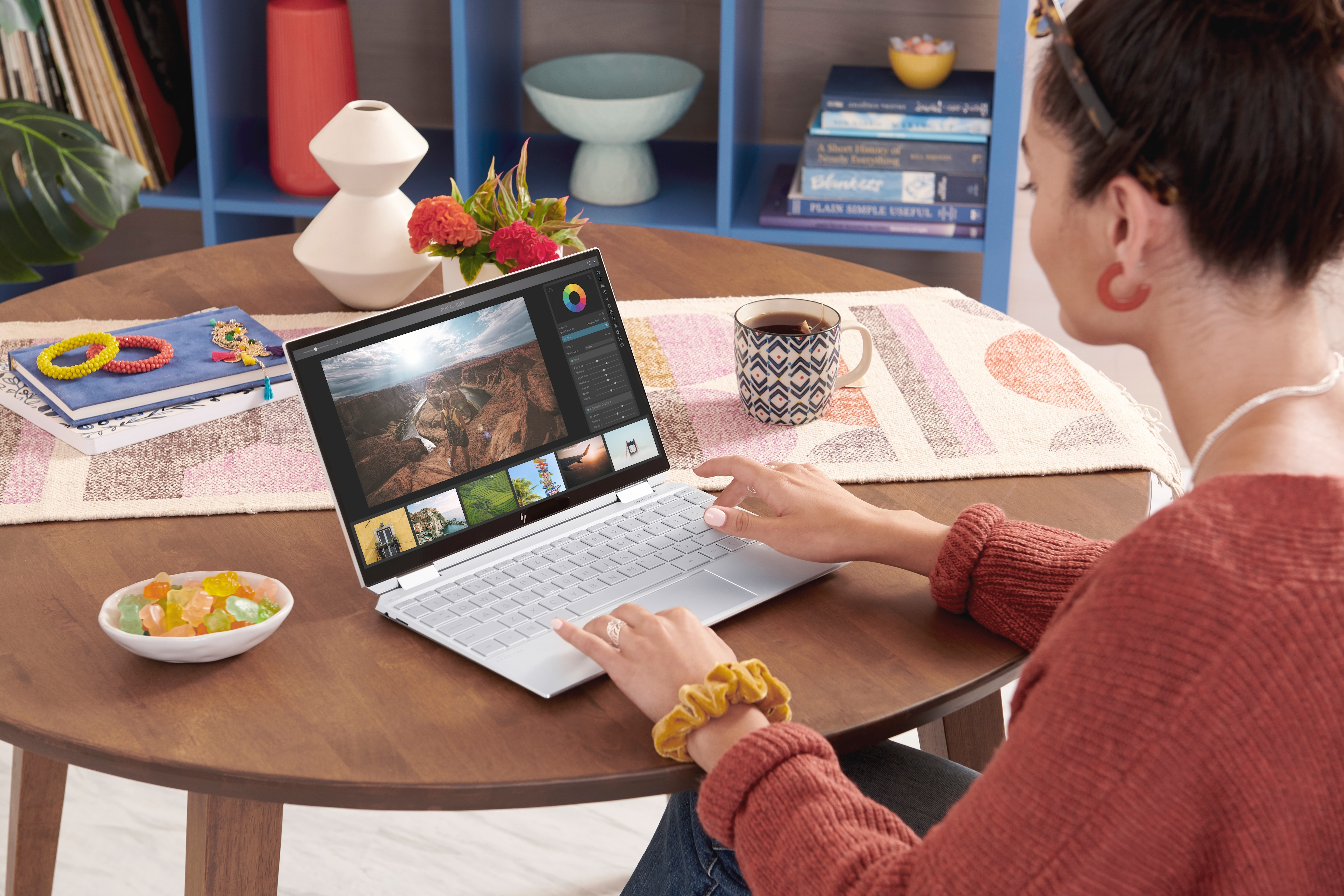 HP Spectre x360 13-aw0302ng - 13,3 Zoll - Intel® Core™ i5 i5-1035G4 - 8 GB - 512 GB - Intel® Iris® Plus Graphics - Windows 10 Home (64 Bit)
