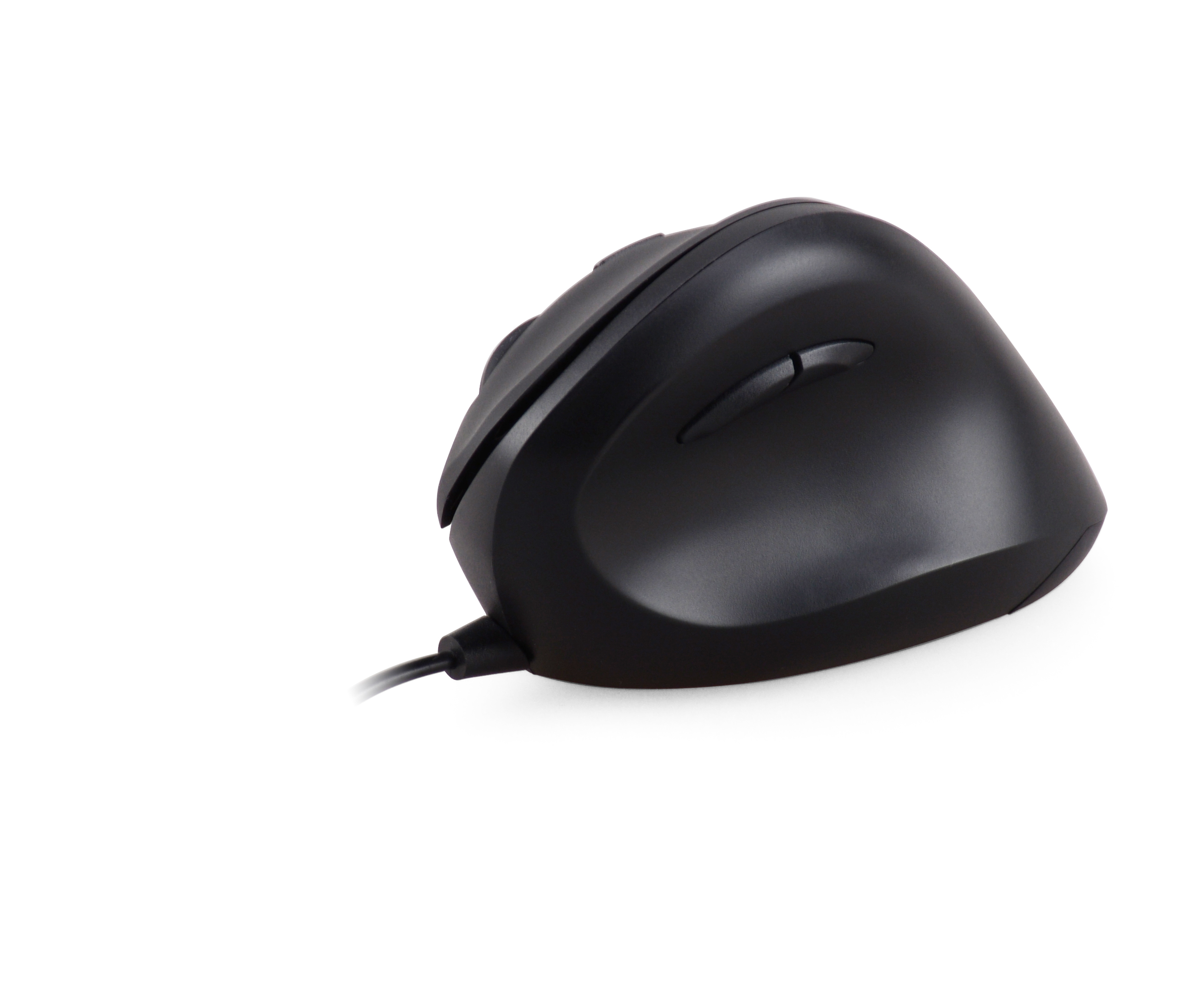 Schwarze ergonomische Maus auf weißem Hintergrund. Hat ein Kabel, mit Seitentasten.