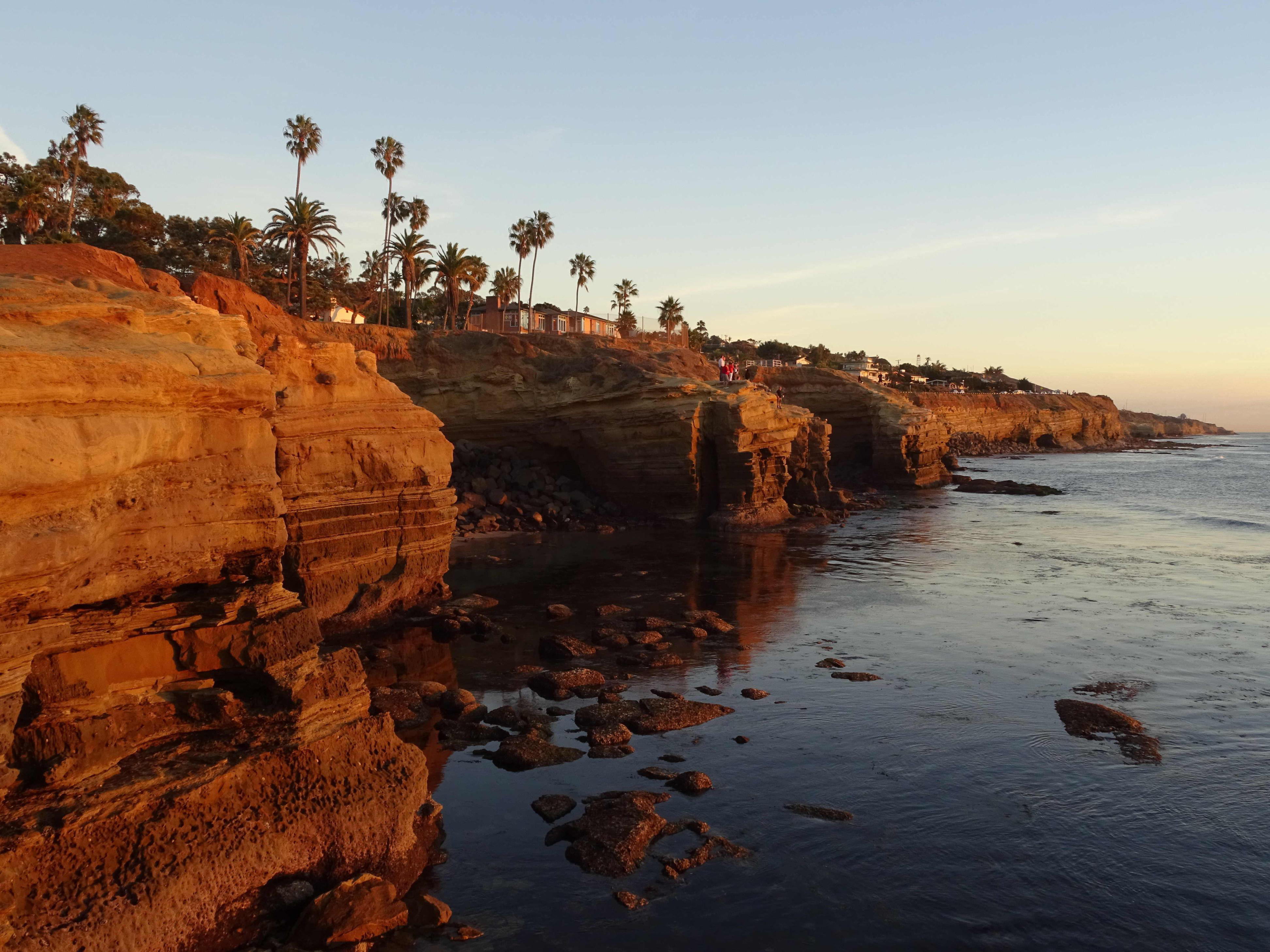 SONY Cyber-shot DSC-HX60 NFC Digitalkamera Schwarz, 30x opt. Zoom, TFT-LCD, Xtra Fine, WLAN