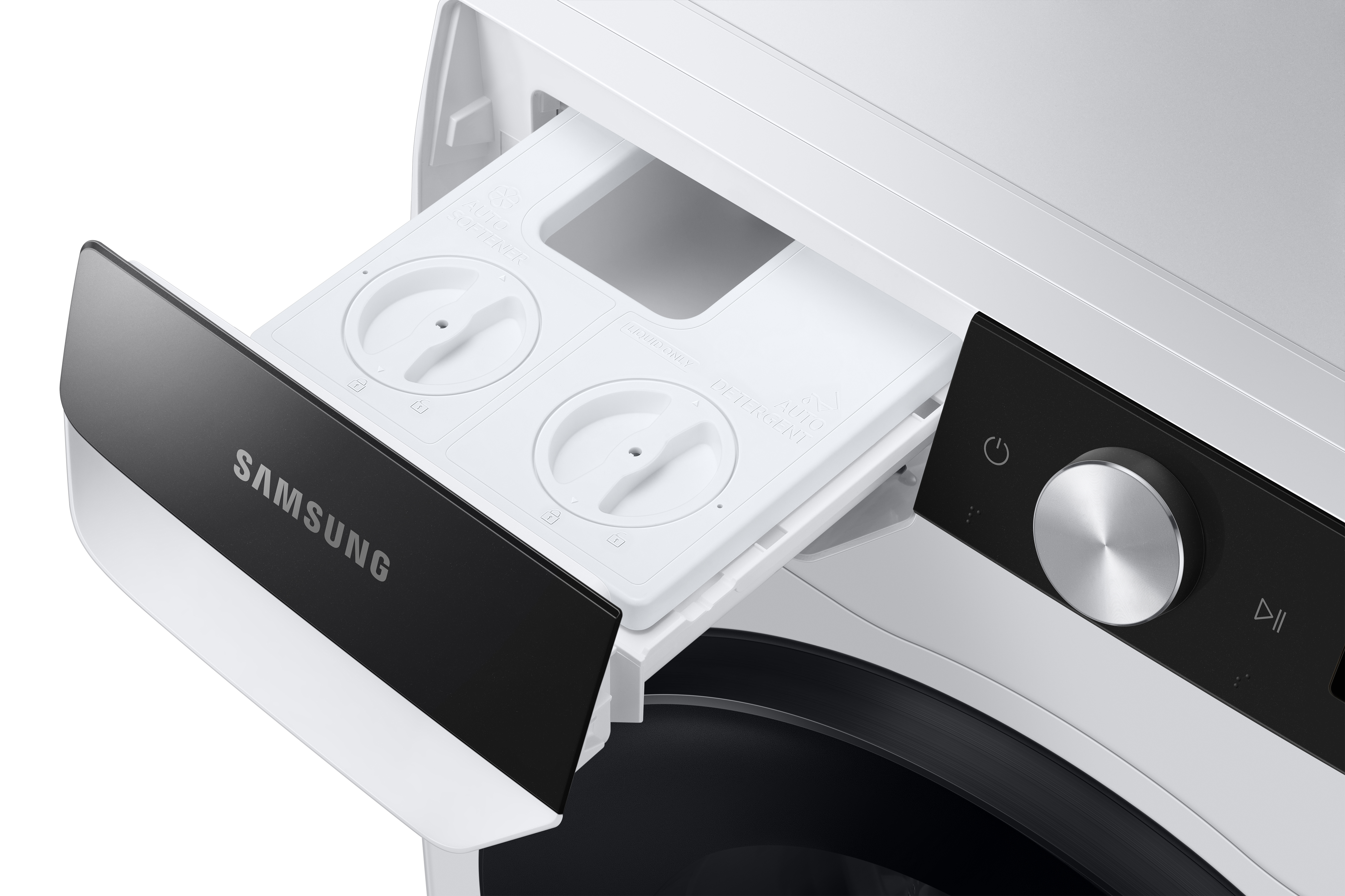 Nahaufnahme der Waschmittelschublade einer Waschmaschine, herausgezogen, mit dem Samsung-Logo.