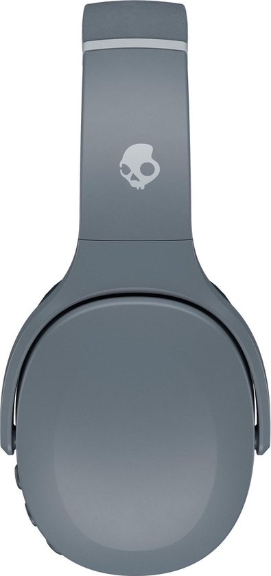 Szürke fejhallgató összecsukva. Skullcandy logó a fejpánton. A fülkagylók is szürkék.