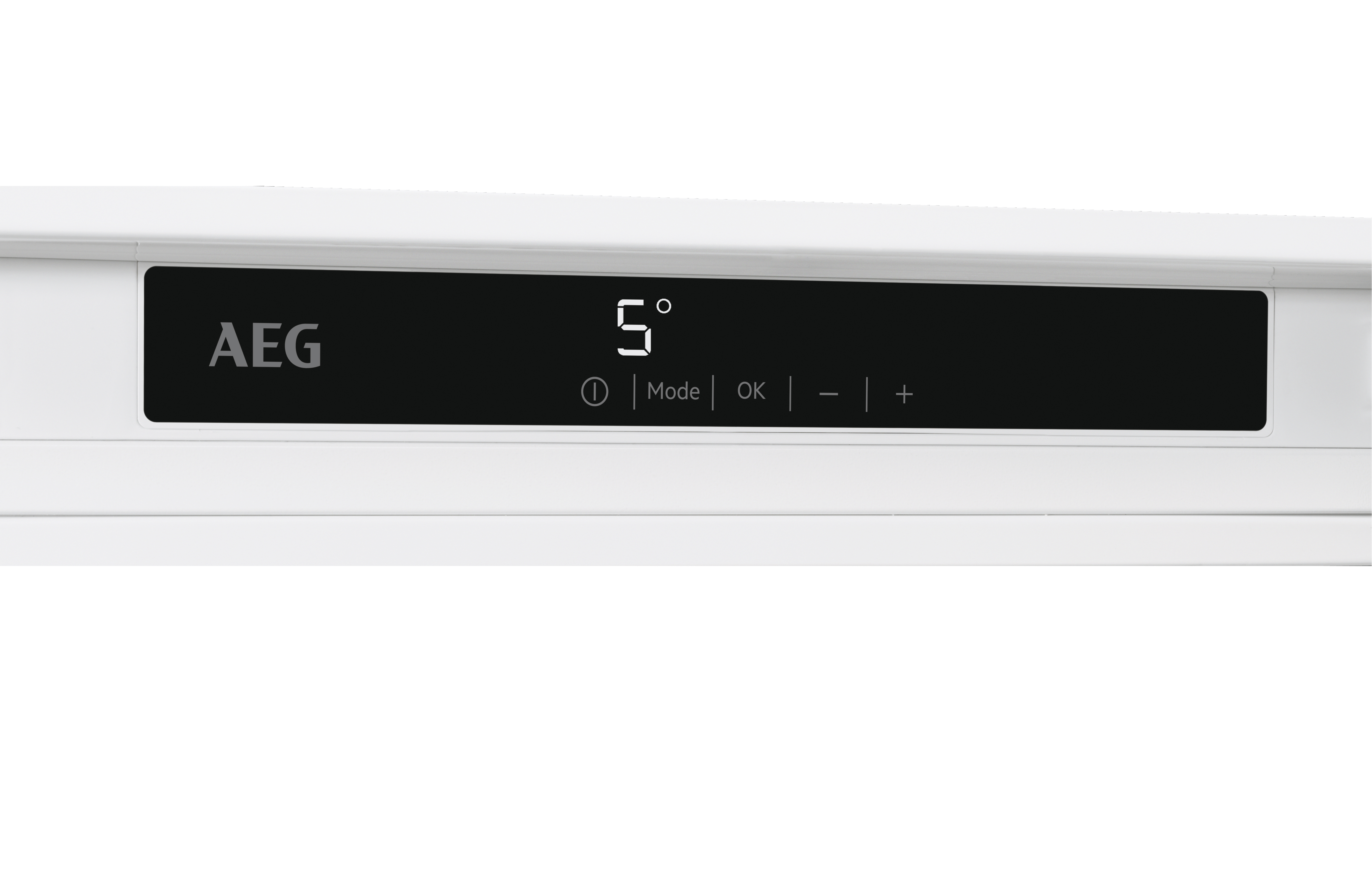 Nahaufnahme einer weißen Kühlschrankblende mit AEG-Logo und digitaler Temperaturanzeige.