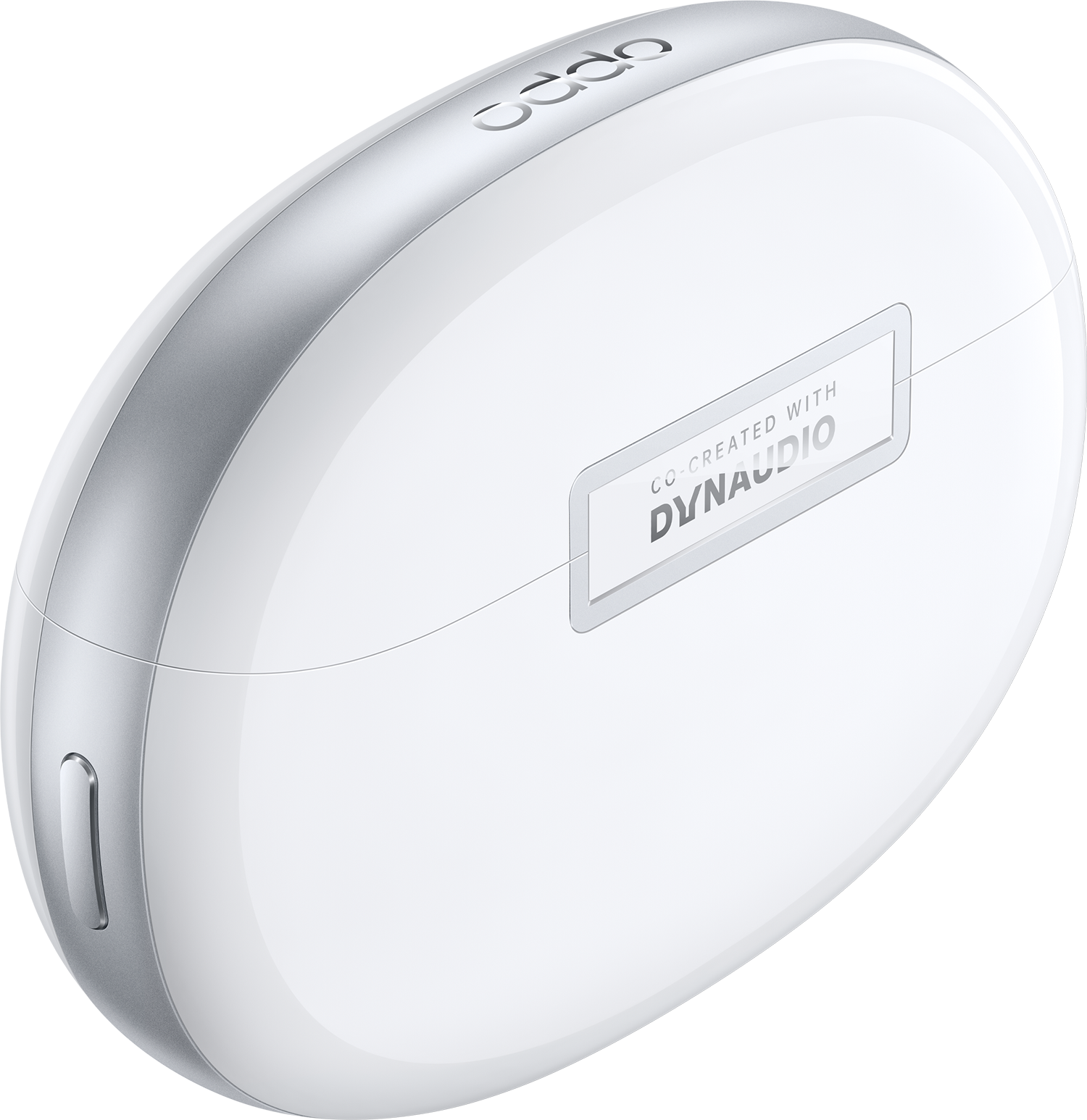 Witte, ovaalvormige oortjescase met een zilveren band, het woord OPPO bovenaan en Dynaudio-logo.