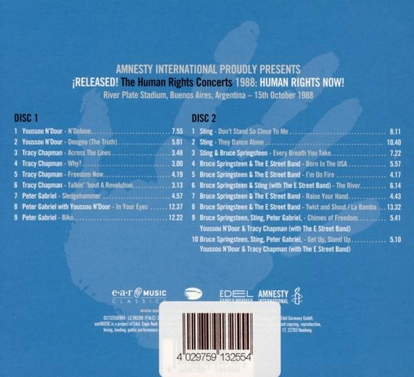 CD-Cover mit Trackliste eines Konzerts, mit Text und Barcode auf blau-weißem Hintergrund.