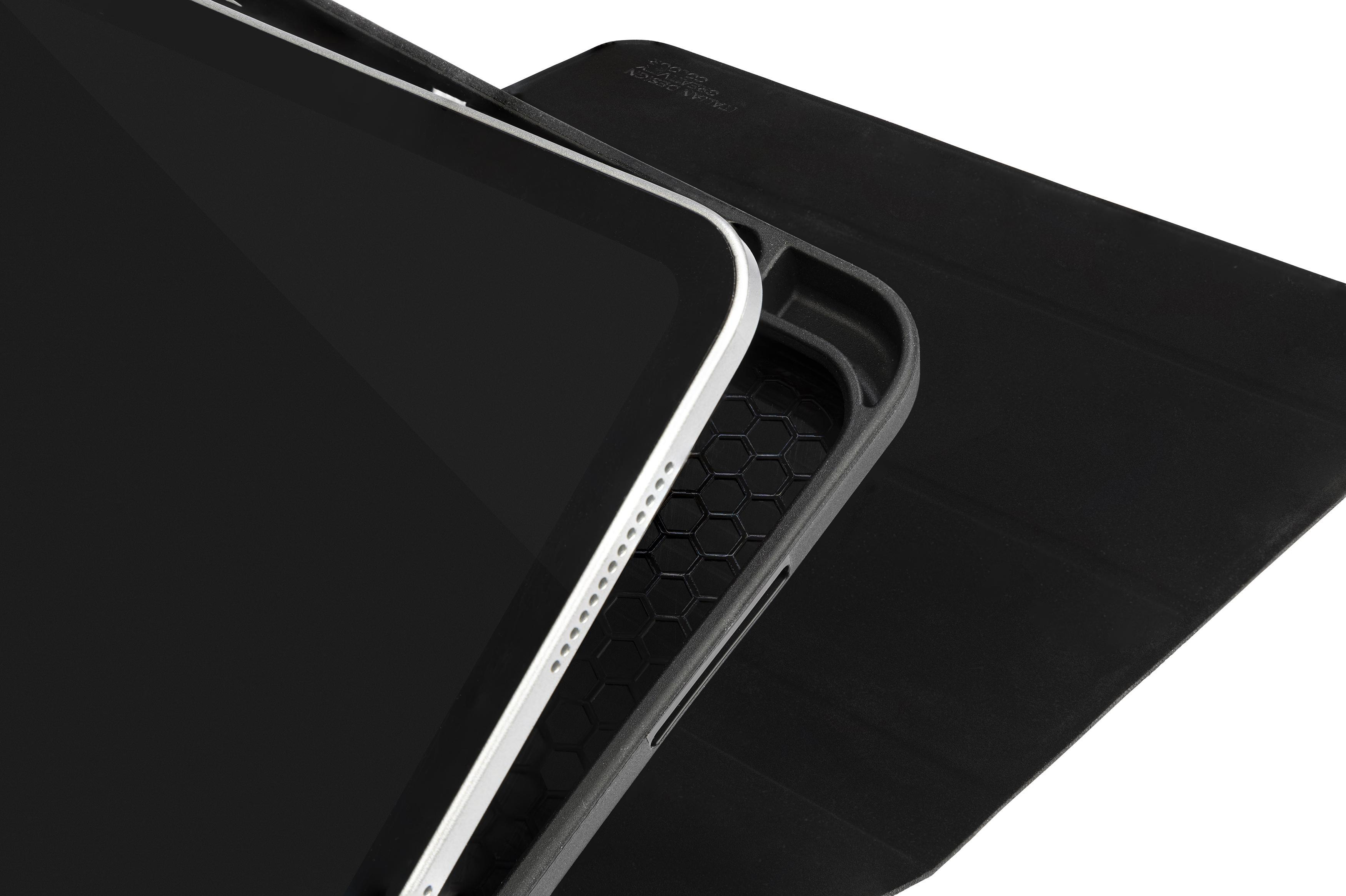 Nahaufnahme eines schwarzen Gehäuses, das ein Tablet hält, mit geöffnetem Gehäuse.