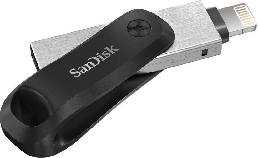 Una chiavetta USB nera e argentata con il logo Sandisk.