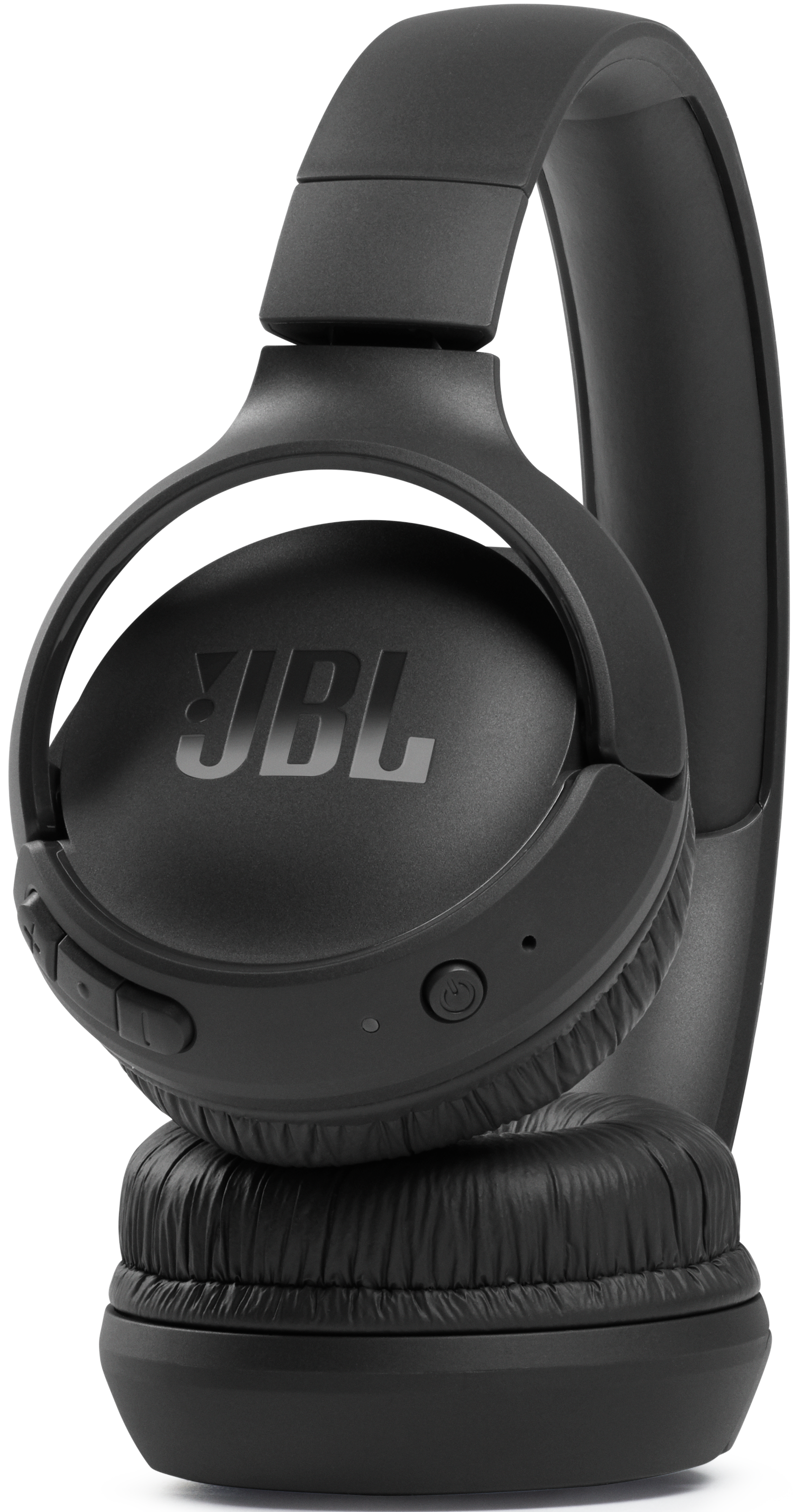 Schwarze JBL-Kopfhörer, Nahaufnahme, mit Ohrmuscheln, Bügel und JBL-Logo.