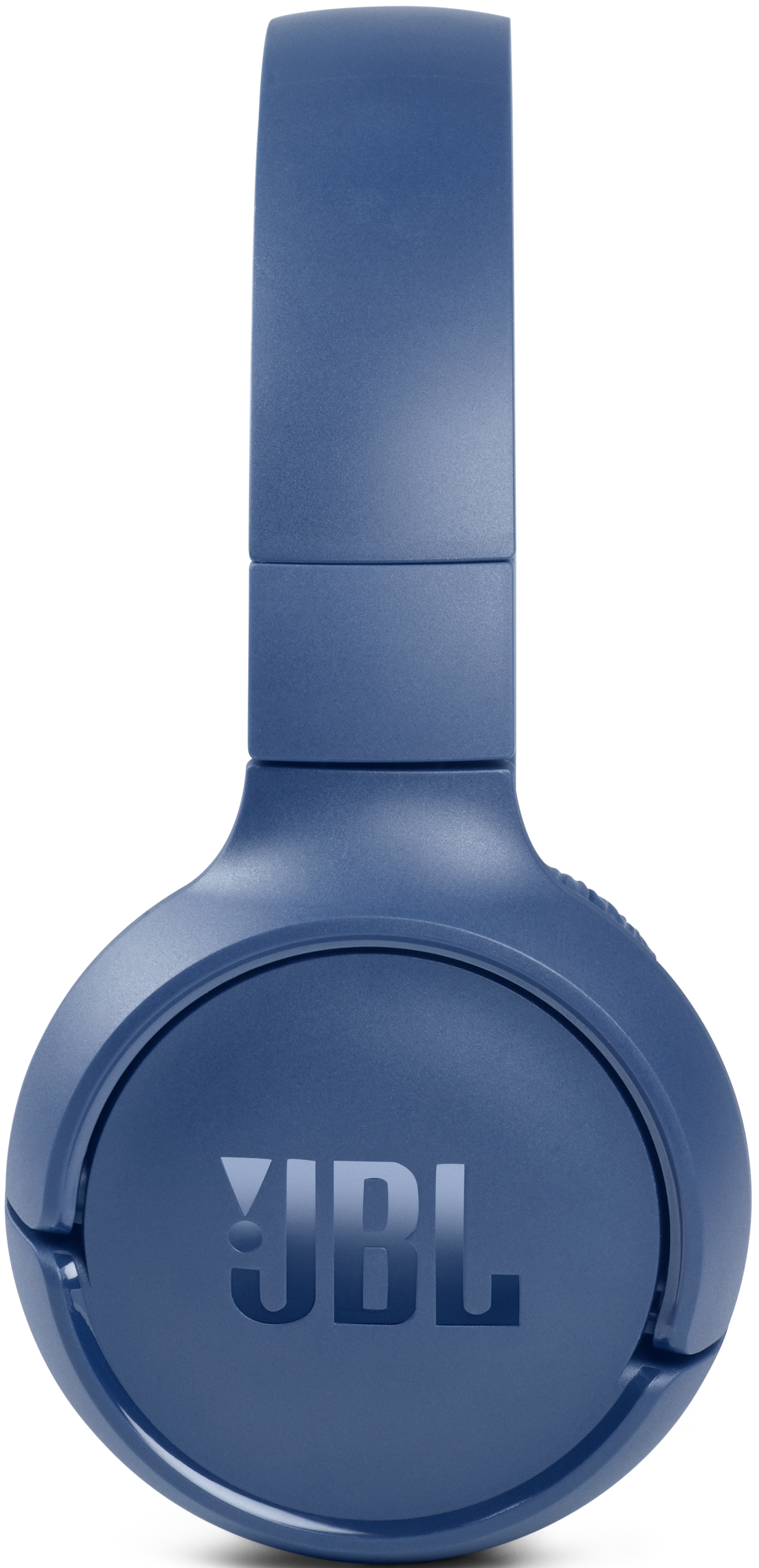 Casque JBL bleu, vue de face. Les oreillettes sont circulaires. L'arceau est au-dessus.