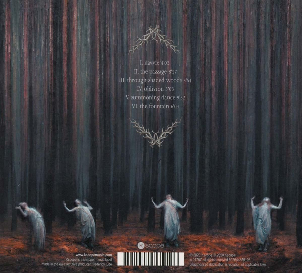 CD-Cover mit einer Waldszene und Figuren in weißen Roben. Text enthält Songtitel und Künstlerinfo.
