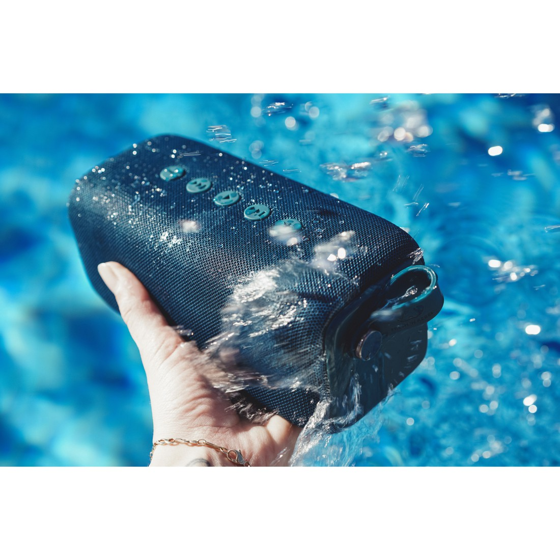FRESH ‘N REBEL Rockbox Bold M Bluetooth Lautsprecher, Dunkelblau, Wasserfest