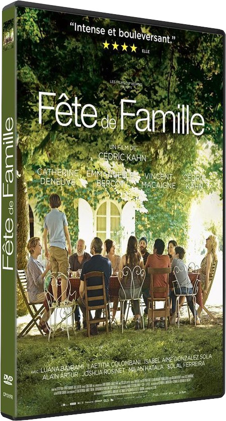 Pochette de DVD d'une réunion de famille en plein air. Des gens assis autour d'une table, fond vert.