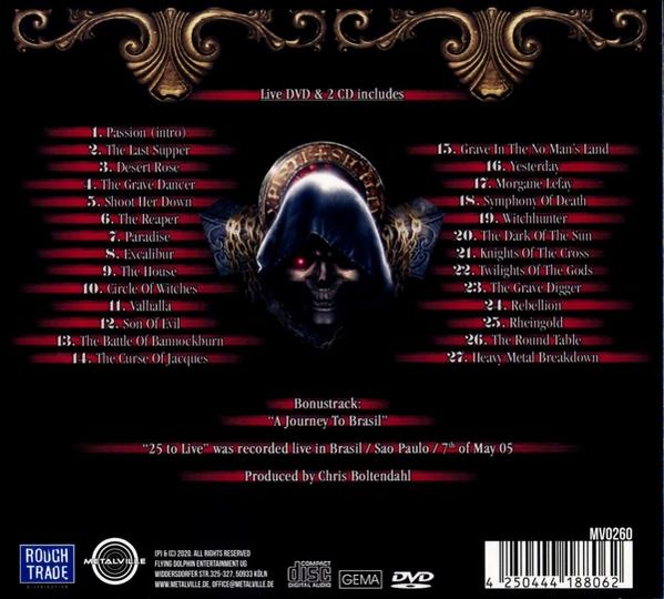 CD-Rückseite mit Titelliste, Bandlogo und Bild einer Kapuzenfigur. Enthält Live-DVD und 2 CDs.