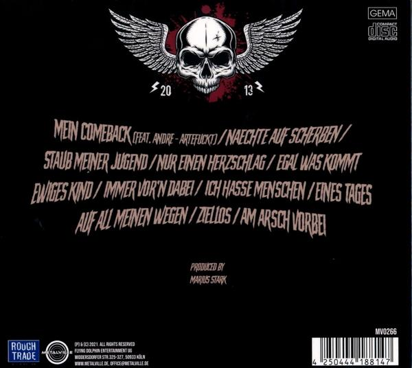 Rückseite einer CD mit Text und einem Totenkopf mit Flügeln. Text in Weiß auf schwarzem Hintergrund.