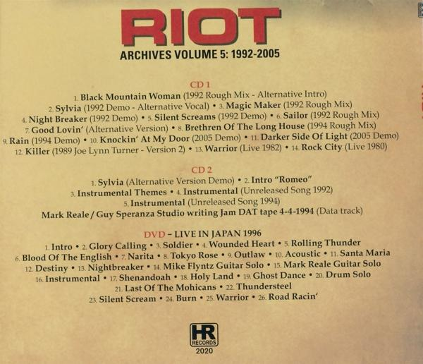 Rückseite der Riot Archives Volume 5 CD. Enthält Titellisten und das HR Records-Logo.
