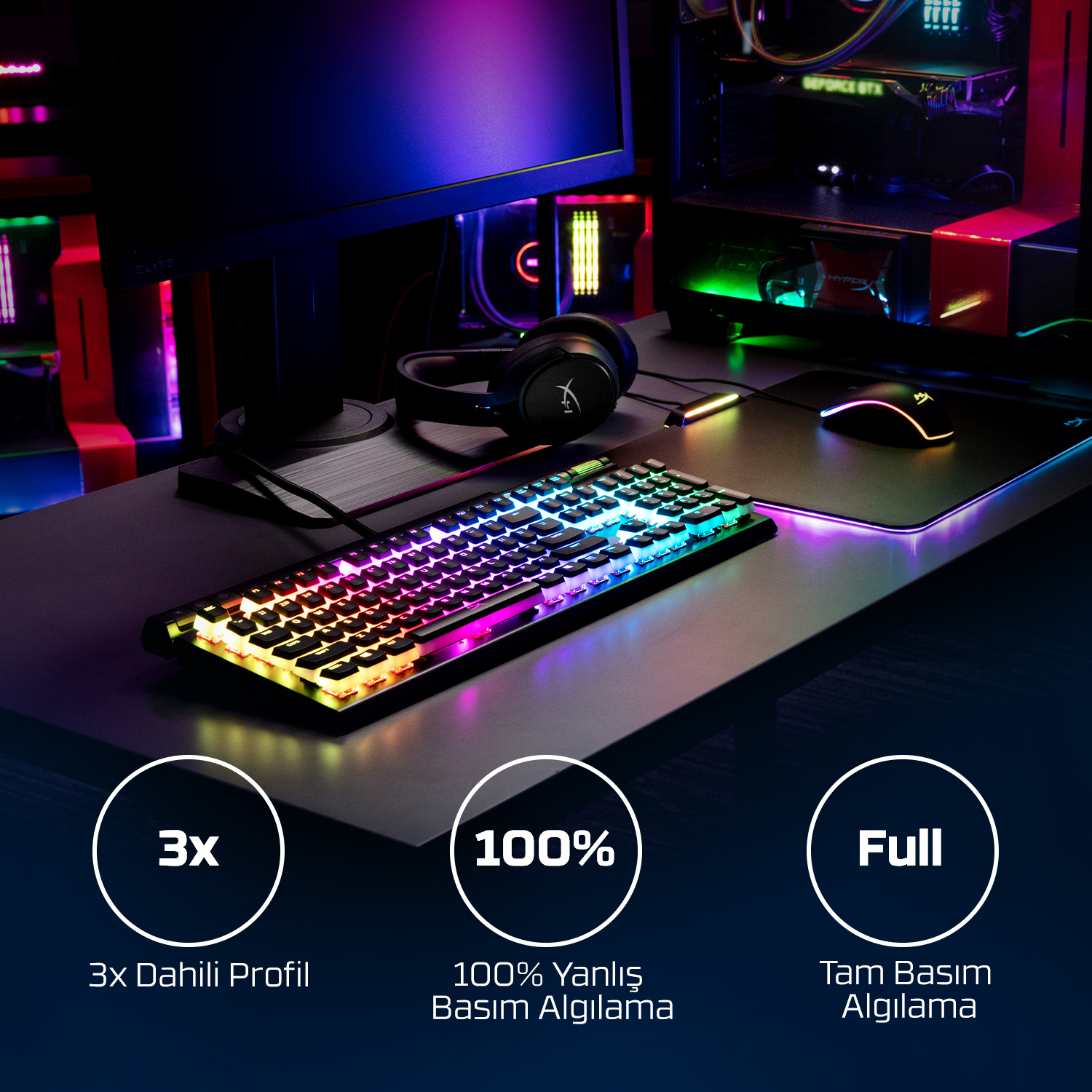 Klavye, fare, kulaklık ve PC içeren oyun kurulumu. Klavye birden fazla renkte yanıyor.