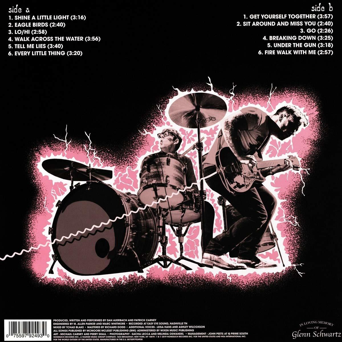 Album borító két férfival, akik hangszereken játszanak, dobbal és gitárral, a számlistával.