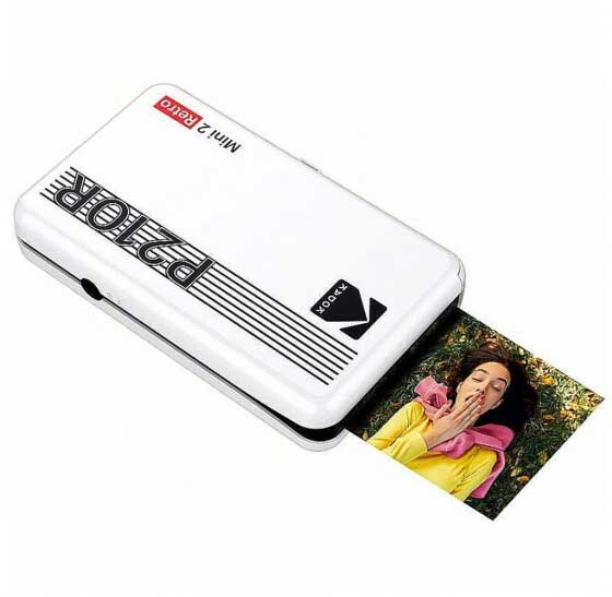 Witte Kodak Mini 2 Retro printer die een foto afdrukt.