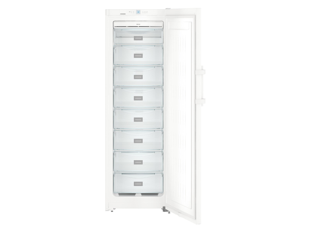 Congelador blanco con la puerta abierta, se ven siete cajones transparentes.