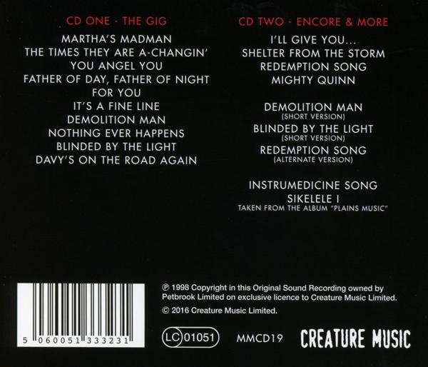 Rückseite eines CD-Covers mit Songtiteln. Schwarzer Hintergrund, weißer Text.