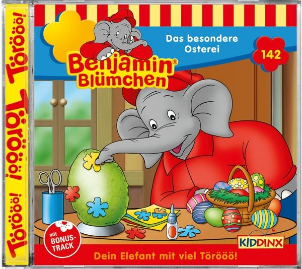 Benjamin Blümchen CD-Cover. Ein Elefant dekoriert ein Osterei mit Blumen. Andere Eier in einem Korb.