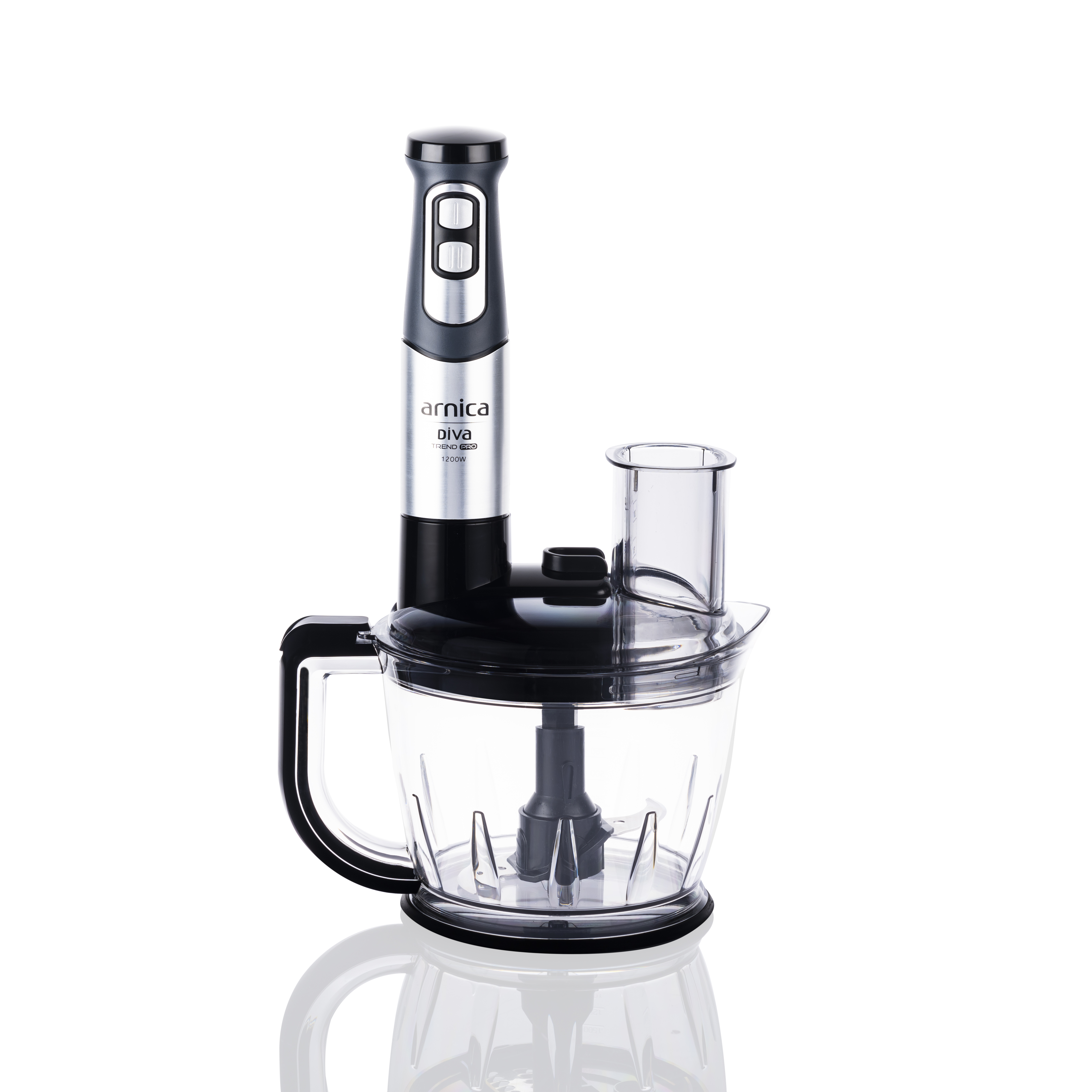 Şeffaf kaplı siyah ve gümüş blender.