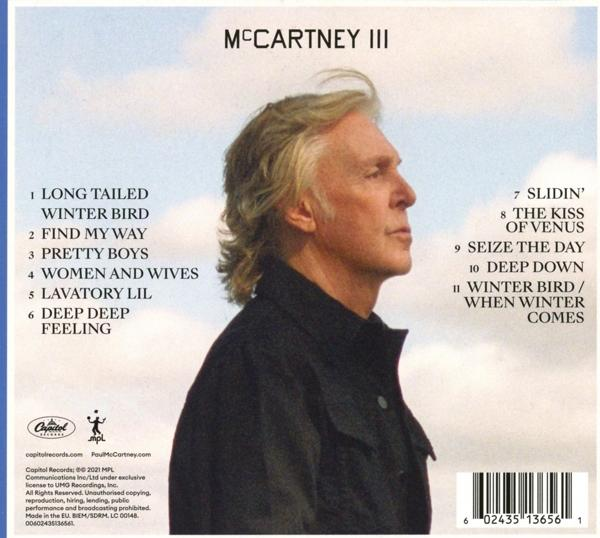 Albumhoes met een portret van Paul McCartney en een lijst met songtitels op een lichtblauwe achtergrond.