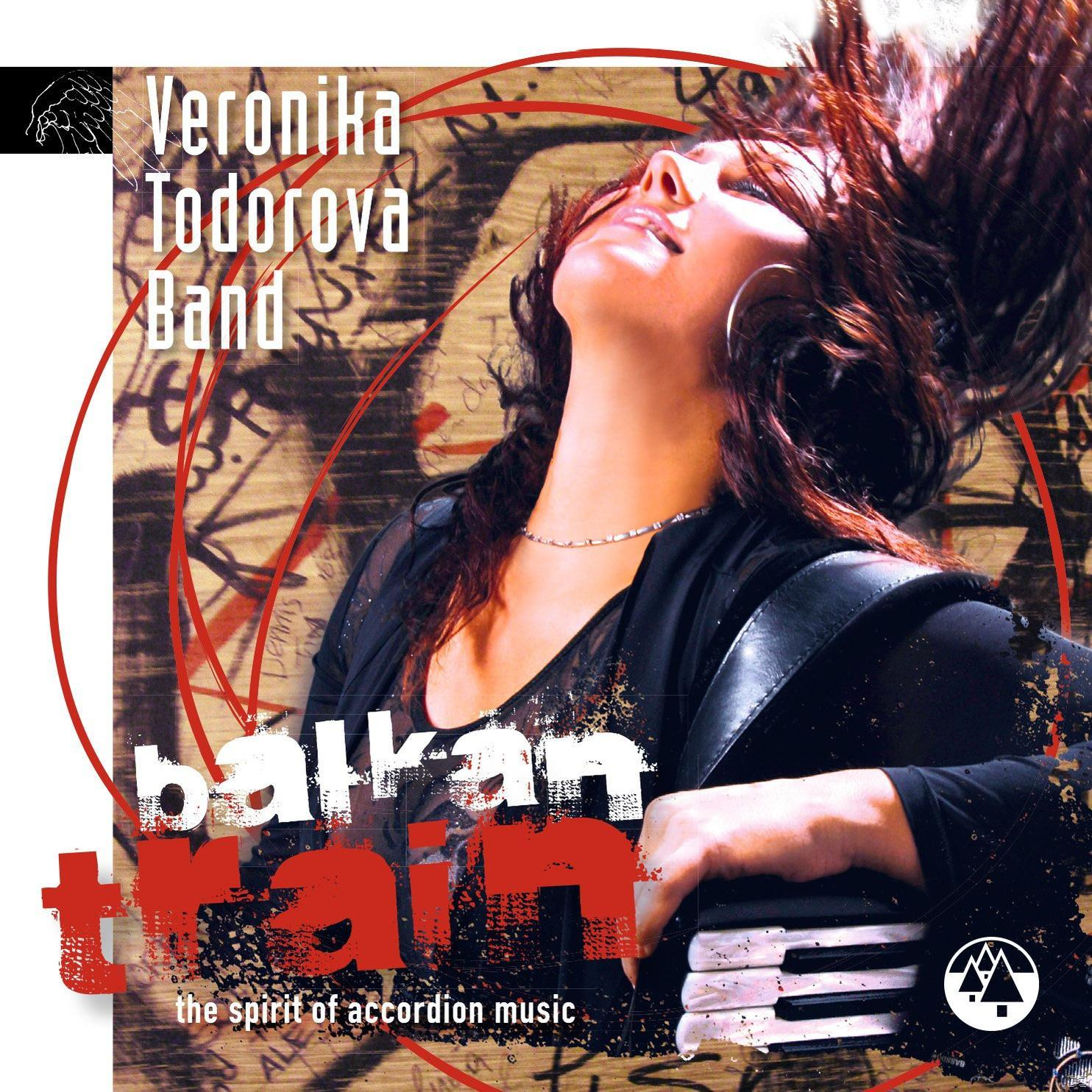 Albumcover: Frau mit Akkordeon, Haare fliegen. Titel: Balkan Train. Von: Veronika Todorova Band.