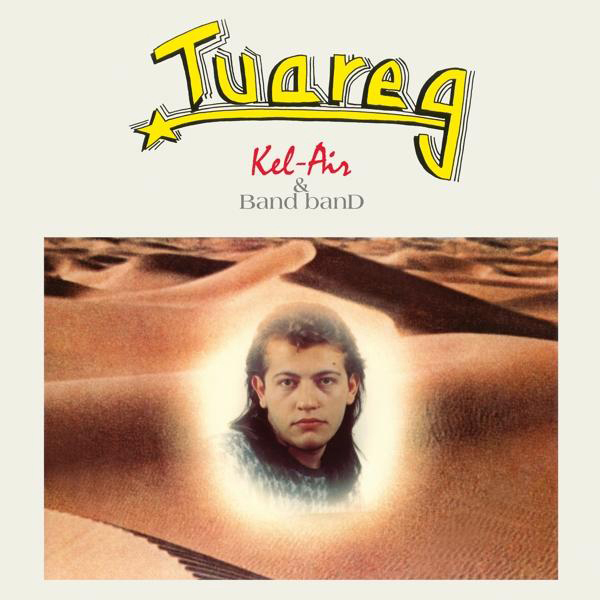 Albumcover: Ein Mann in einer Wüstenlandschaft. Text: Tuareg Kel-Air & Band band.