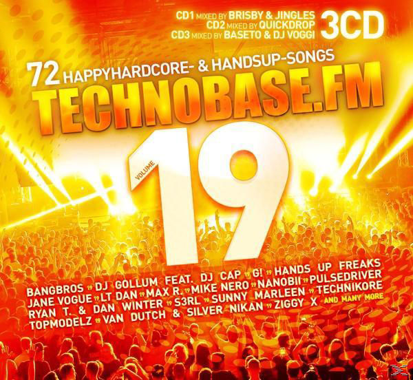 CD-Cover mit buntem Text „Technobase.FM 19“. Menschen sind im Hintergrund.