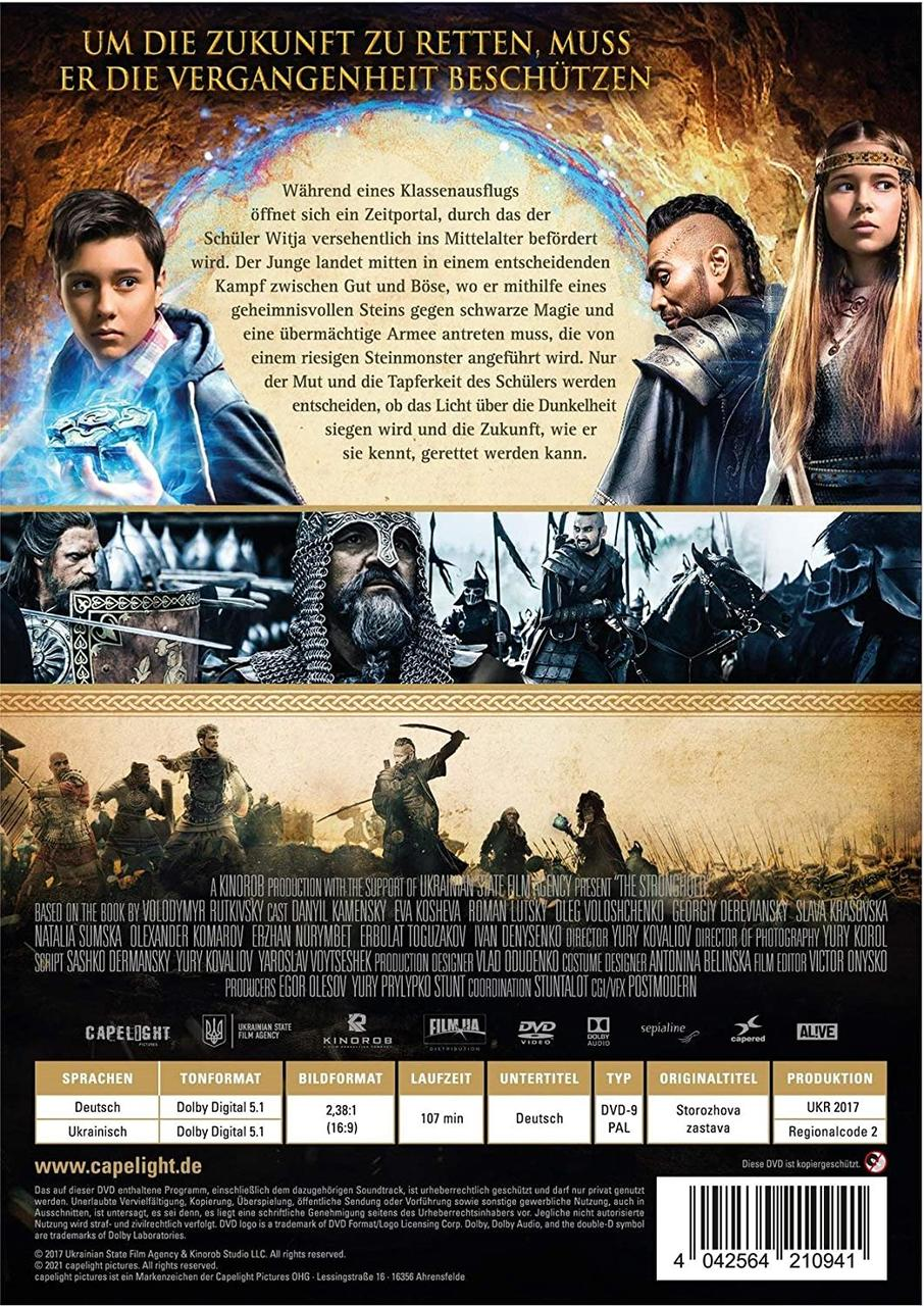 Filmposter mit einer Gruppe von Leuten, darunter ein Junge, und Text über den Film.