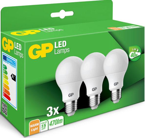 Doos met GP LED-lampen, drie witte lampen, energielabel op groene achtergrond.
