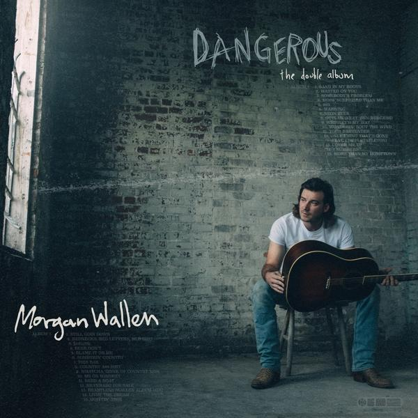 Albumcover: Morgan Wallen mit einer Gitarre, sitzend vor einer Backsteinmauer. Albumtitel ist 'Dangerous'.
