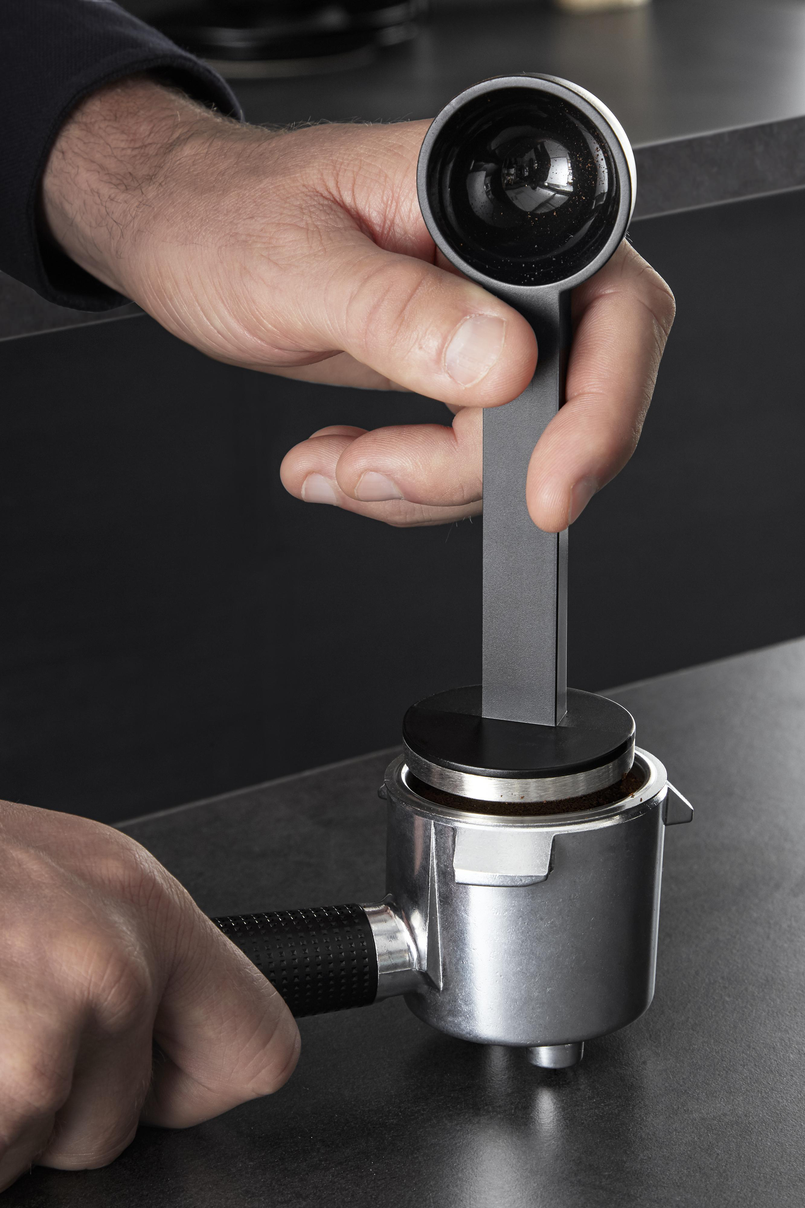 KRUPS XP442C Virtuoso Espressomaschine Schwarz/verchromte Applikationen