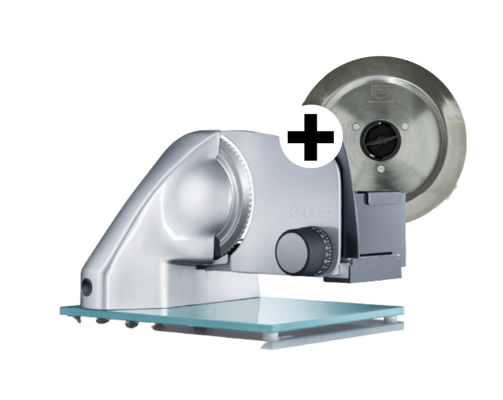 Silberner Fleischschneider mit Klinge. Die Klinge liegt neben dem Schneider. Schwarzer Hintergrund.