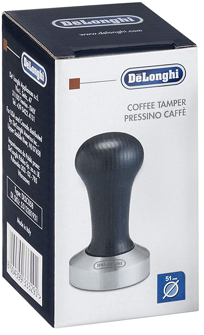 Egy Delonghi kávétömörítő doboz fehér felületen. A tömörítő látható.