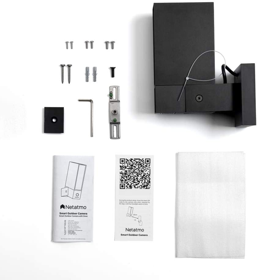 Caméra extérieure intelligente avec composants d'installation et instructions.