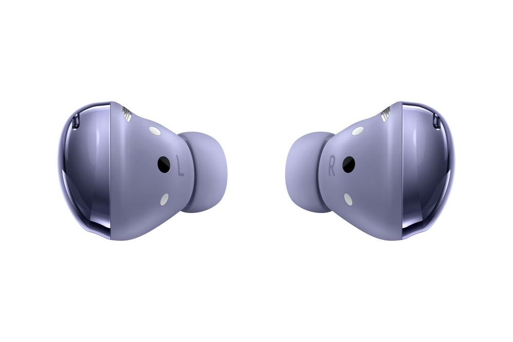 Dos auriculares inalámbricos morados. Cada uno tiene una letra, 'L' y 'R', y un puerto de carga.