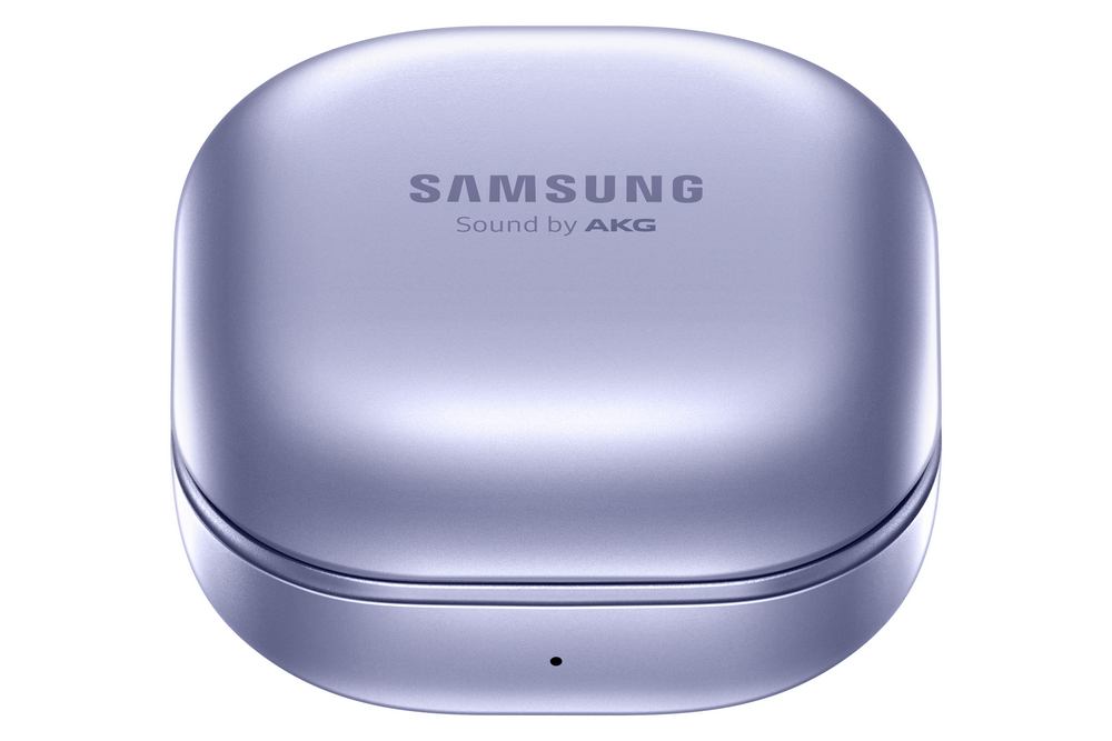 Un estuche pequeño y redondeado de auriculares morados. 'SAMSUNG Sound by AKG' impreso arriba.