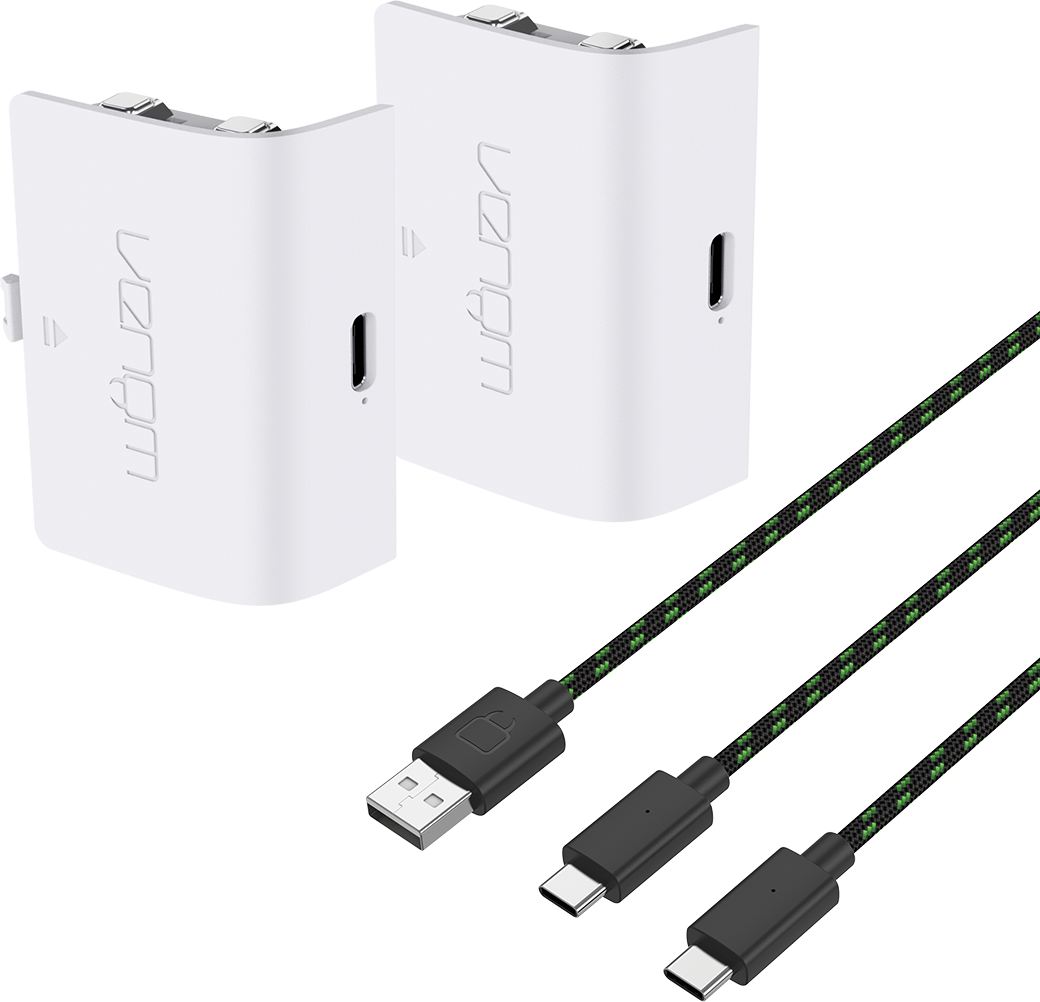 Két fehér Venom akkumulátorcsomag és két töltőkábel USB és USB-C csatlakozókkal. Fekete háttér.