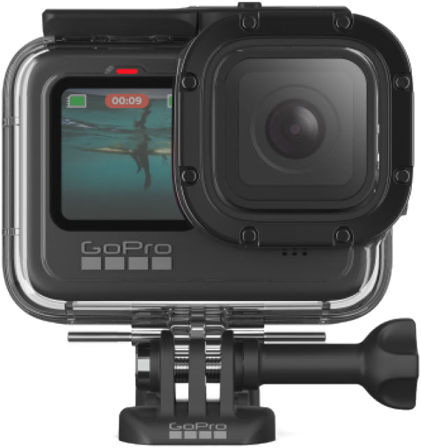 Caméra GoPro noire dans un boîtier étanche, écran visible.
