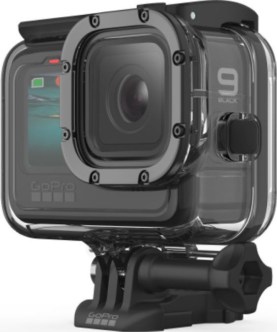 Une caméra d'action GoPro dans un boîtier de protection transparent.