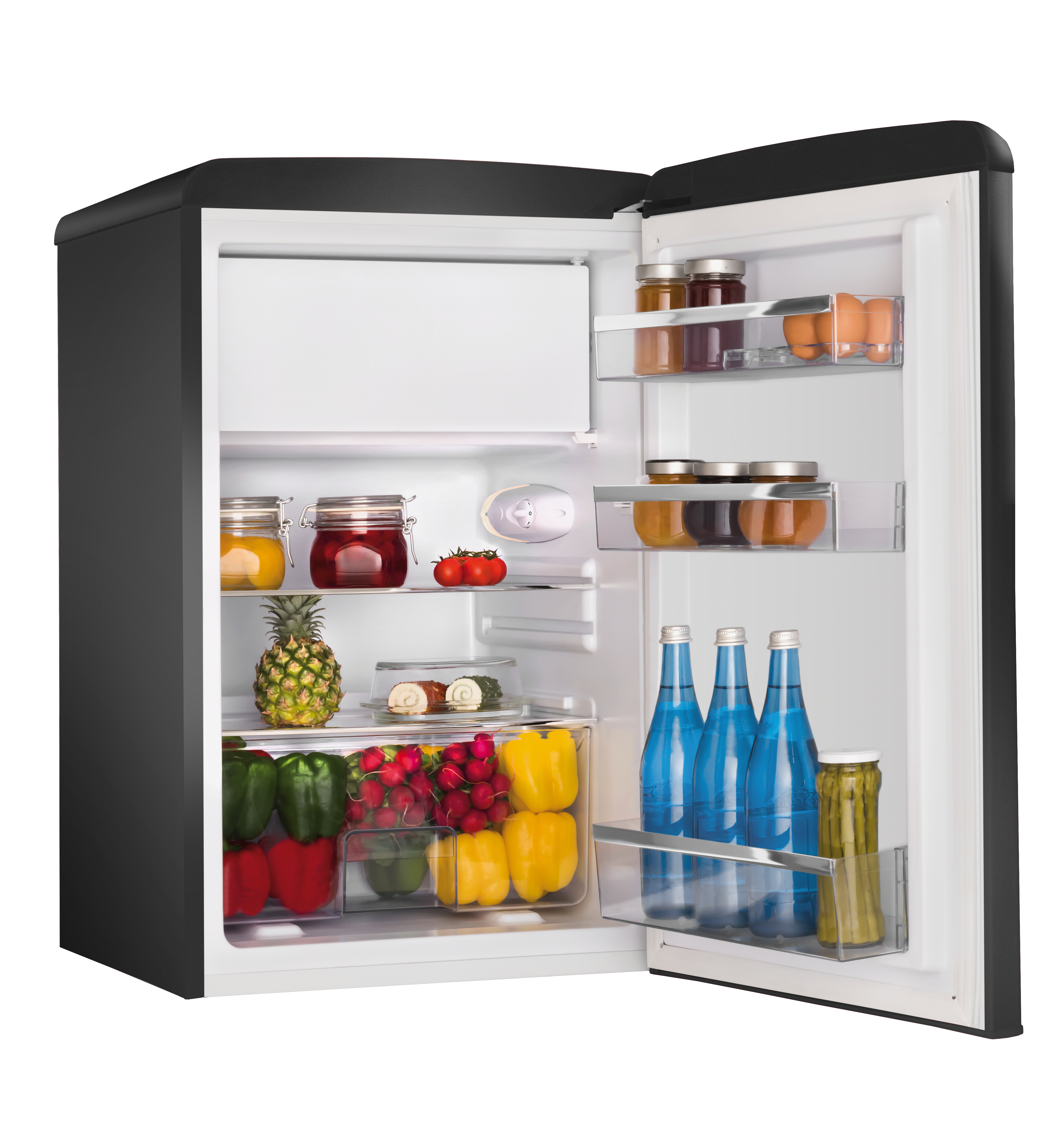 Kühlschrankinnenraum mit Regalen, die Lebensmittel enthalten, darunter Obst, Gemüse und Gläser.